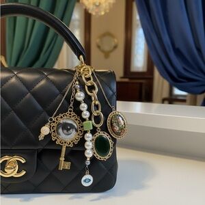 NEW FORNASETTI INSPIRED BAG CHARM PURSE KEYCHAIN GREEN GOLD KEY PENDANT EYE